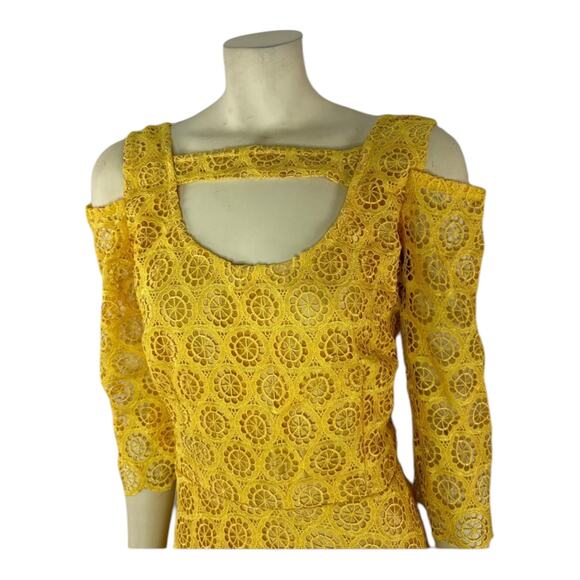 Beautiful Yellow Crocheted high low cold shoulder key hole dress size large - Picture 2 of 11